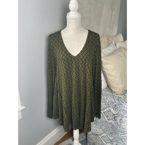 Nyah Green Leaf Print V-Neck Tunic Top M Boho Flowy Long Sleeve Cottagecore - Picture 1 of 6